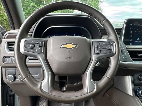 Used 2024 Chevrolet Suburban LT RWD image 16