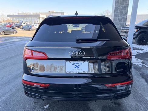 Used 2020 Audi Q5 2.0T Titanium Premium Plus w/ Premium Plus Package image 4