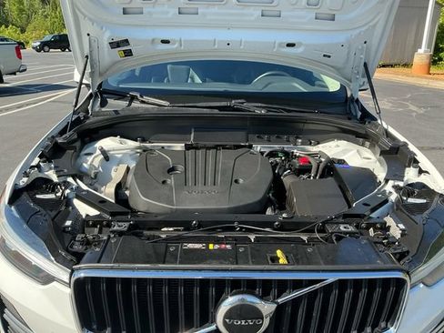 Used 2022 Volvo XC60 B5 Momentum AWD/4WD image 17