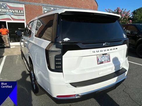 Used 2025 Chevrolet Suburban LT w/ Comfort Package RWD image 6