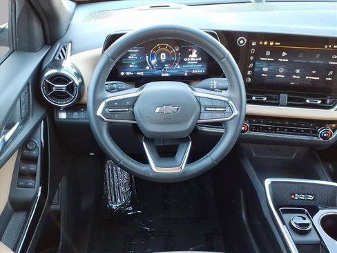 Used 2025 Chevrolet Equinox ACTIV w/ Safety and Technology Package image 28