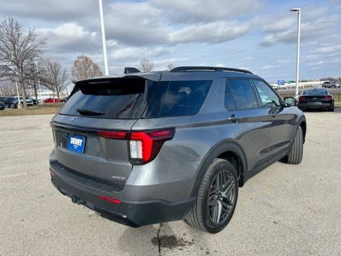 Certified 2025 Ford Explorer ST-Line w/ ST-Line Street Pack image 9