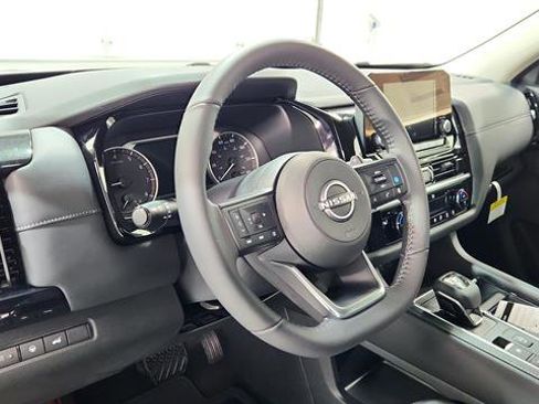 New 2025 Nissan Pathfinder SV image 11