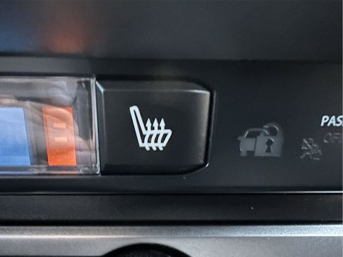 Used 2019 Toyota Tacoma Limited image 19