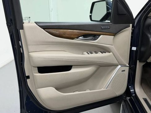 Used 2019 Cadillac Escalade Luxury RWD image 27