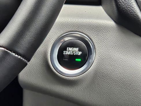 Used 2024 GMC Terrain SLT image 14