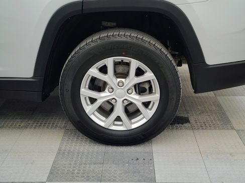 Used 2023 Jeep Grand Cherokee L Limited w/ Luxury Tech Group II image 15