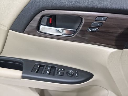 Used 2017 Honda Accord EX-L image 28