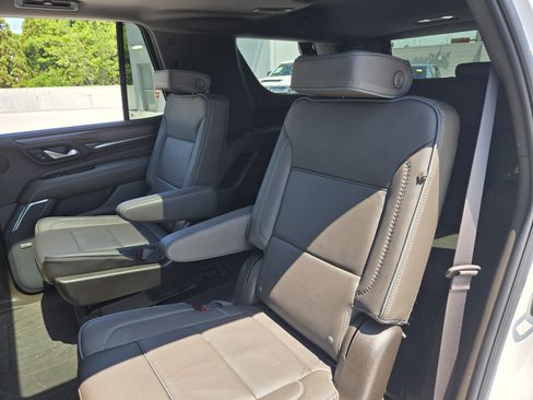 Used 2024 GMC Yukon Denali RWD image 26