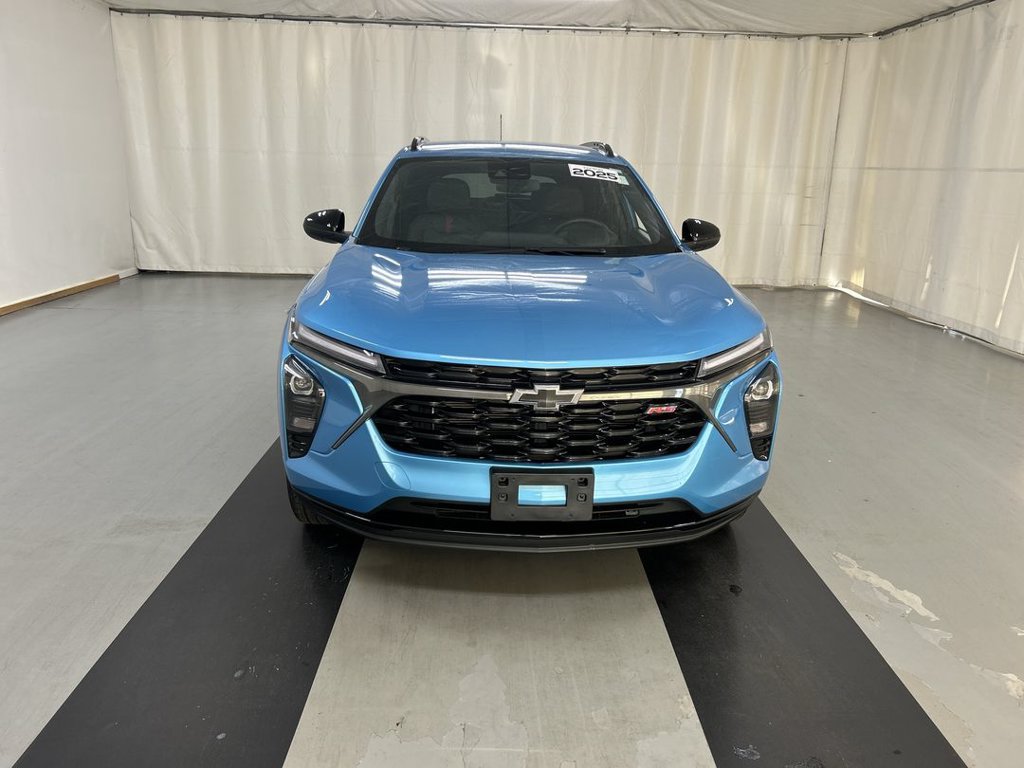 Used 2025 Chevrolet Trax RS w/ Driver Confidence Package FWD image 3