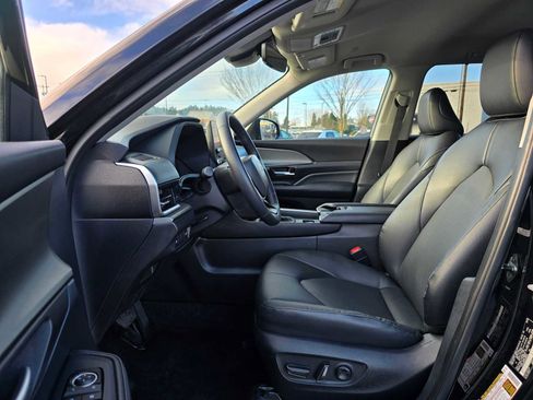 Used 2025 Toyota Grand Highlander AWD image 22
