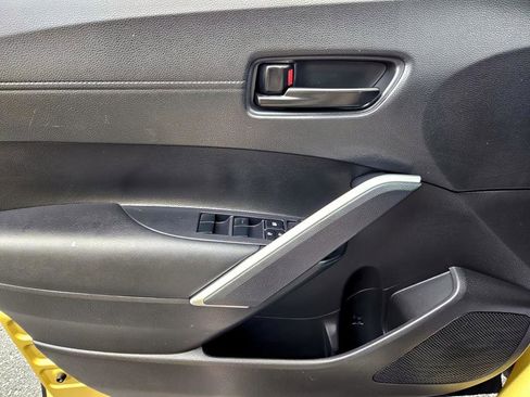 Used 2023 Toyota Corolla Cross SE image 30