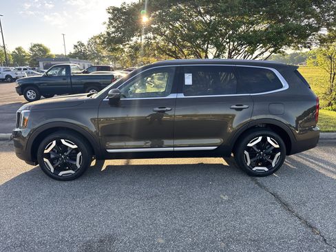 Used 2025 Kia Telluride S image 7
