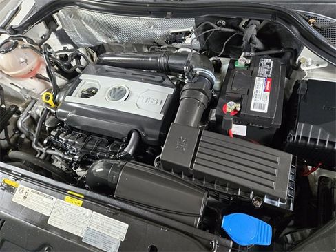 Used 2017 Volkswagen Tiguan S image 24