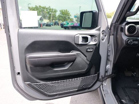Used 2021 Jeep Gladiator Sport AWD/4WD image 17