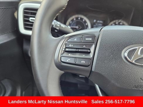 Used 2022 Hyundai Venue Limited FWD image 24