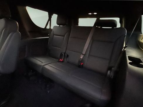Used 2025 Chevrolet Suburban Z71 w/ Comfort Package image 34