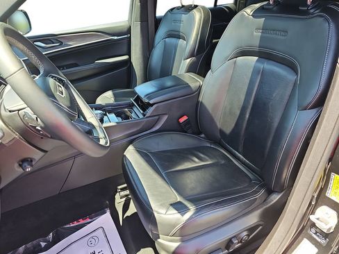 Used 2022 Jeep Grand Cherokee Overland AWD/4WD image 15
