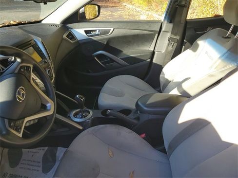 Used 2012 Hyundai Veloster image 5
