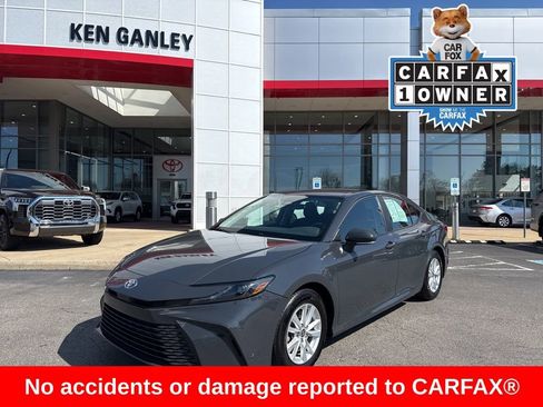 Used 2025 Toyota Camry LE image 1