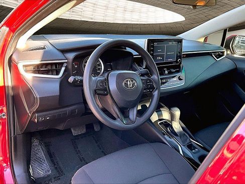 Used 2021 Toyota Corolla LE image 13