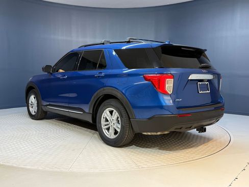 Used 2020 Ford Explorer XLT image 3