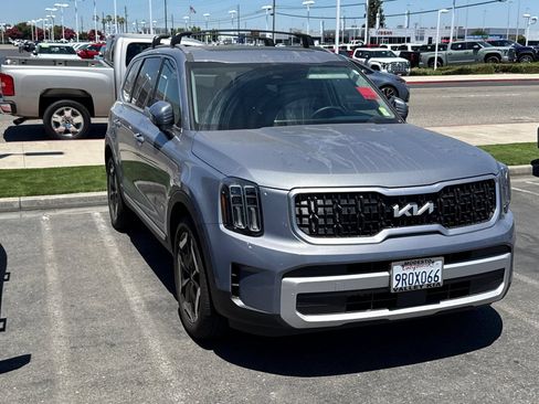 Used 2023 Kia Telluride EX X-Line AWD/4WD image 2
