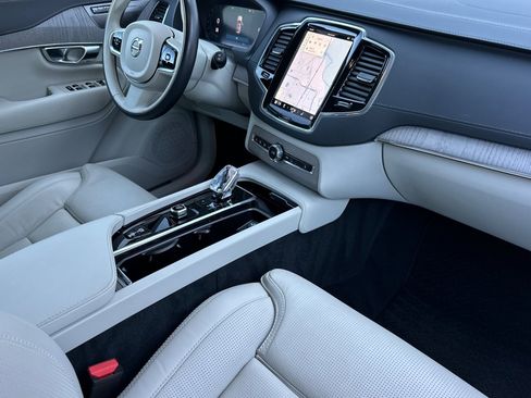 Used 2025 Volvo XC90 B6 Ultra image 18
