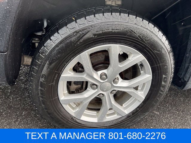 Used 2023 Jeep Grand Cherokee L Limited AWD/4WD image 6