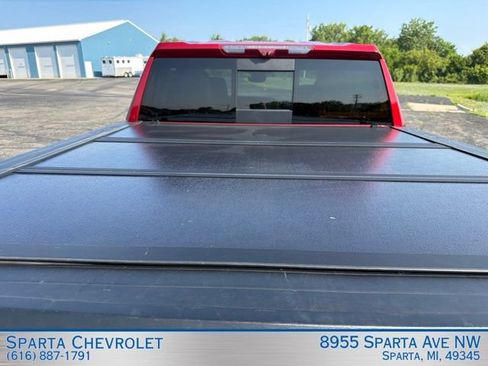 Used 2023 GMC Sierra 1500 AT4 w/ Technology Package AWD/4WD image 5