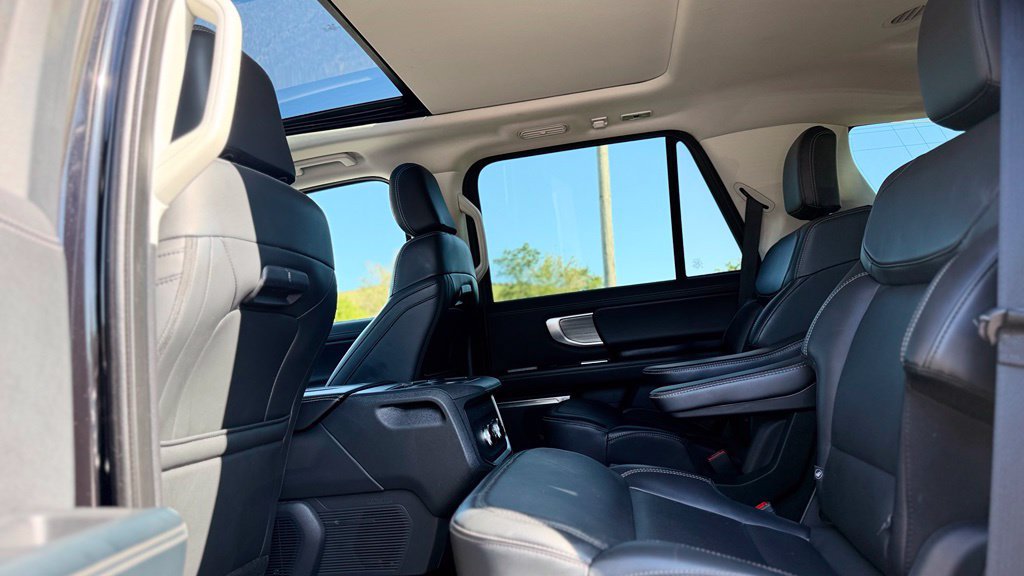 Used 2025 Ford Expedition Platinum AWD/4WD image 23