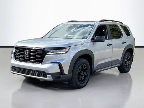 Used 2024 Honda Pilot TrailSport image 2