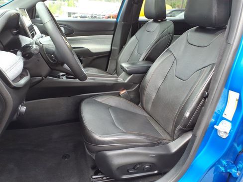 Certified 2023 Jeep Compass Latitude w/ Sun and Sound Group image 9