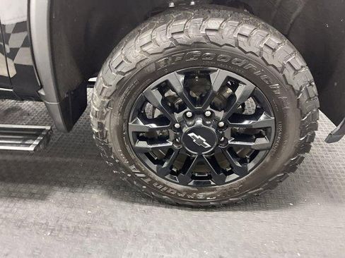 Used 2025 Chevrolet Silverado 2500 LTZ w/ LTZ Plus Package AWD/4WD image 21