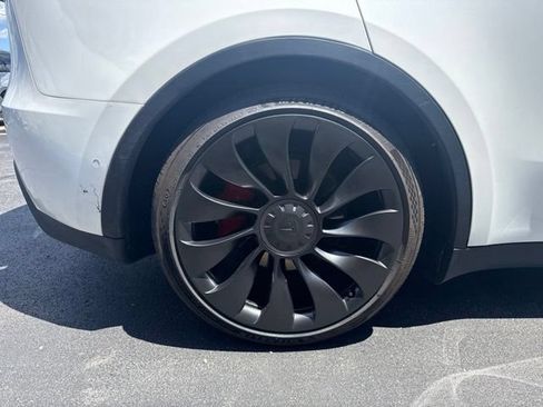 Used 2022 Tesla Model Y Performance AWD/4WD image 17