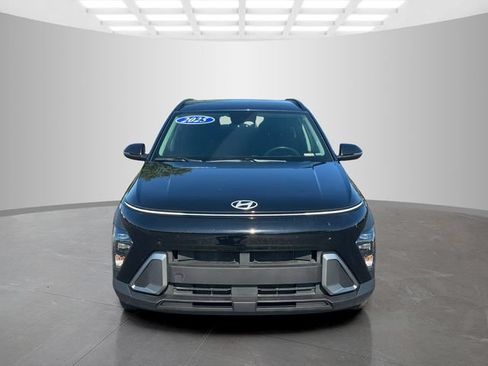 Used 2025 Hyundai Kona SEL FWD image 2