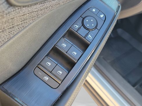 Used 2022 Nissan Rogue SV image 21