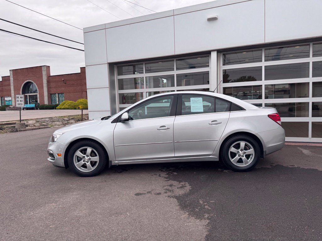 Used 2016 Chevrolet Cruze LT FWD image 2