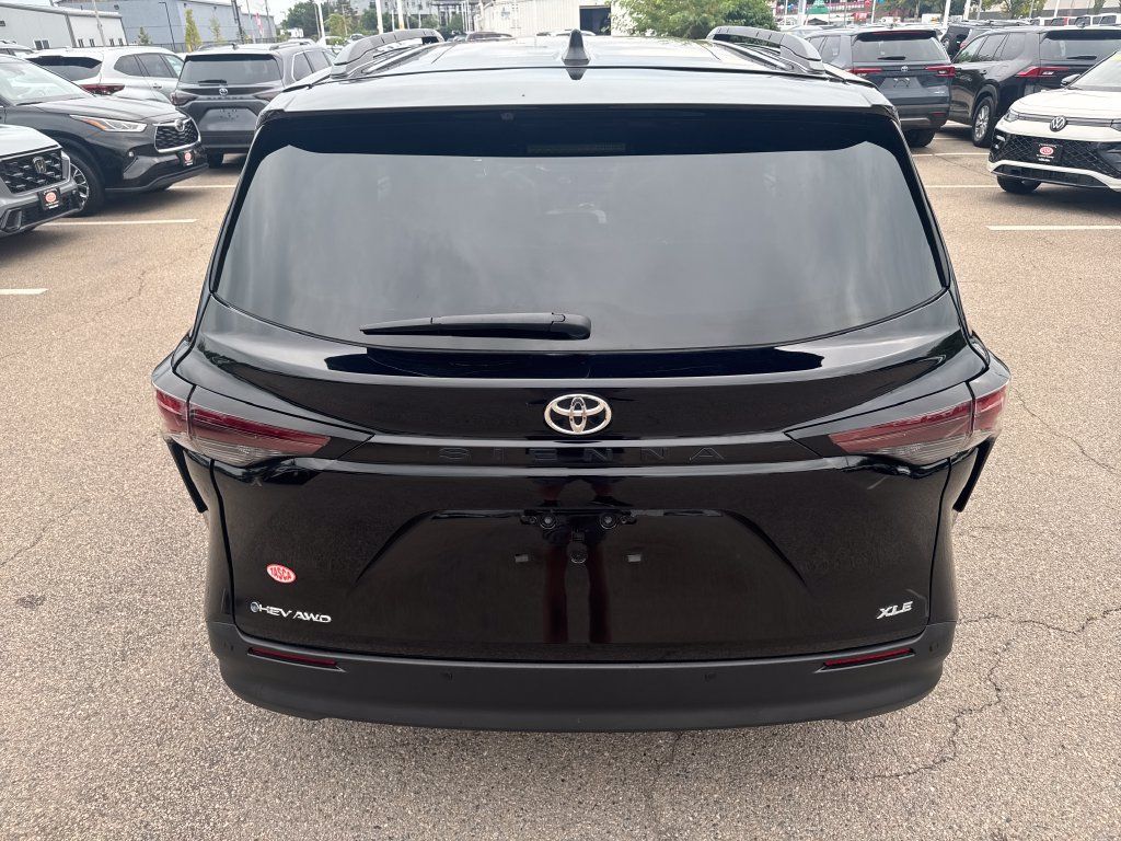 Used 2026 Toyota Sienna XLE AWD/4WD image 6