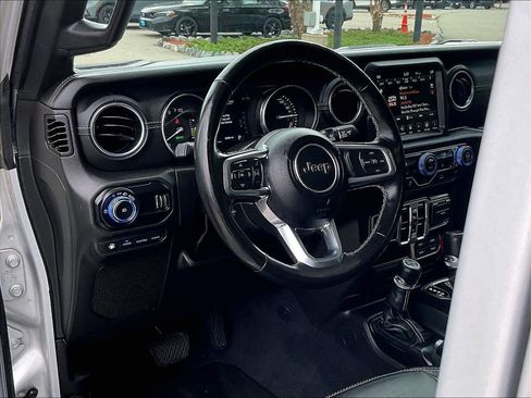 Used 2023 Jeep Wrangler Unlimited Sahara w/ Cold Weather Group AWD/4WD image 8