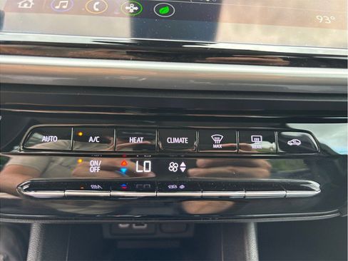 Used 2023 Chevrolet Bolt EUV LT FWD image 27