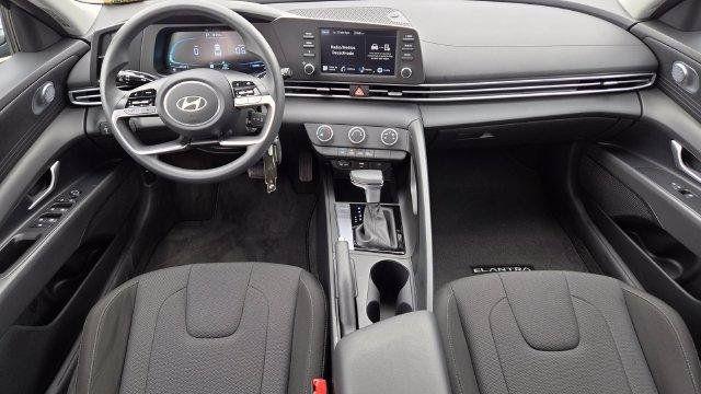 Used 2026 Hyundai Elantra SE FWD image 12