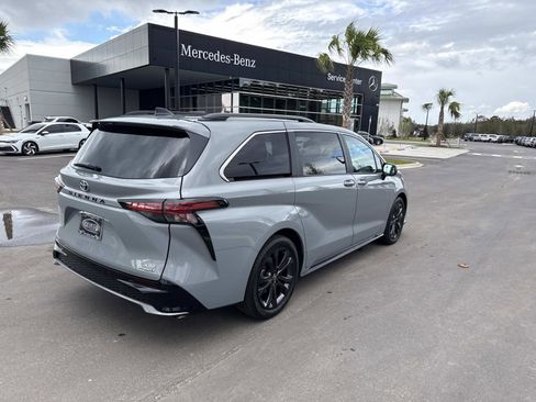 Used 2024 Toyota Sienna XSE image 3