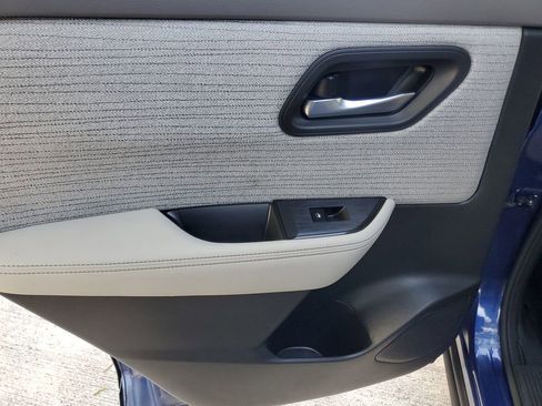 Certified 2021 Nissan Rogue SV FWD image 12