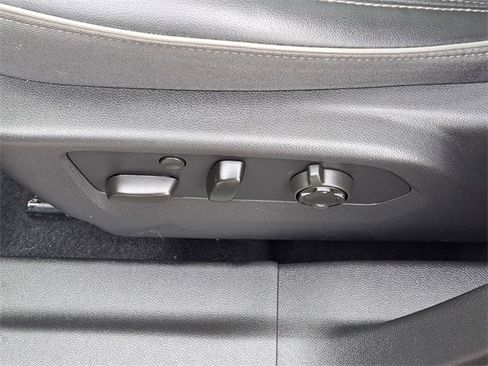 Used 2021 Buick Envision Avenir w/ Technology Package II image 9