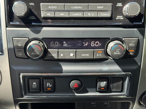 Used 2021 Nissan Titan SV w/ SV Convenience Package RWD image 25