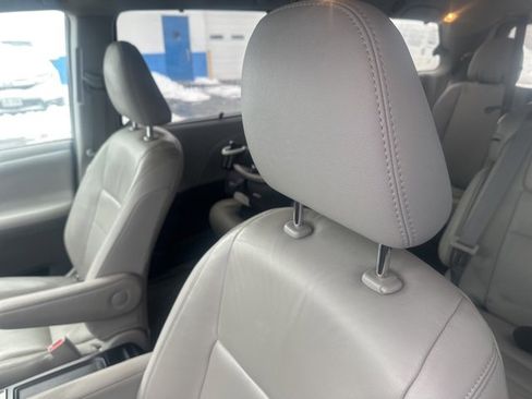 Used 2018 Toyota Sienna XLE Premium w/ Protection Package image 4