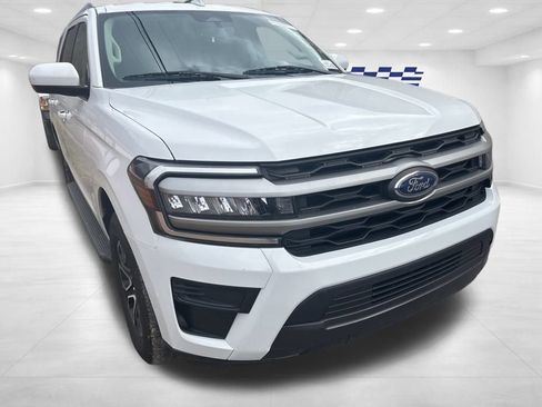 Used 2024 Ford Expedition XLT image 3