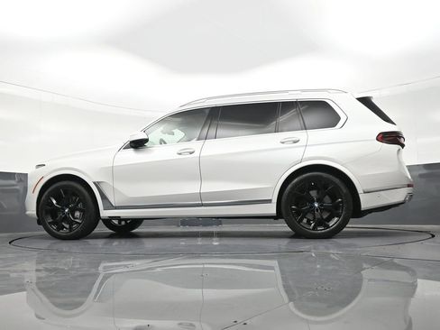 Used 2024 BMW X7 xDrive40i w/ Premium Package image 25