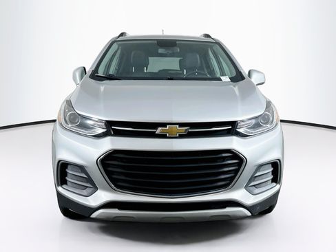 Used 2019 Chevrolet Trax LT w/ LT Convenience Package AWD/4WD image 2